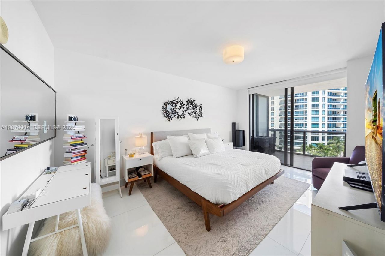 5875 Collins Ave, Unit 1001, Miami Beach, FL 33140 Photo
