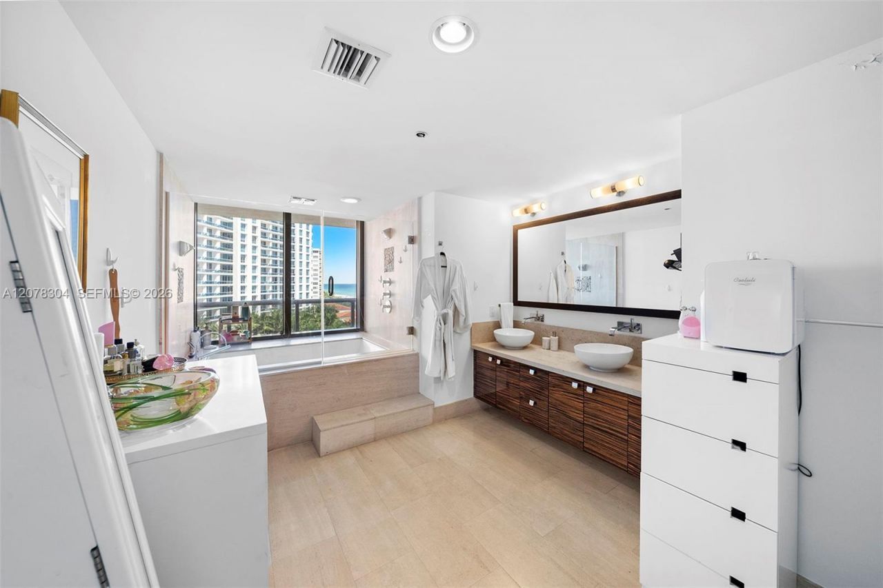 5875 Collins Ave, Unit 1001, Miami Beach, FL 33140 Photo
