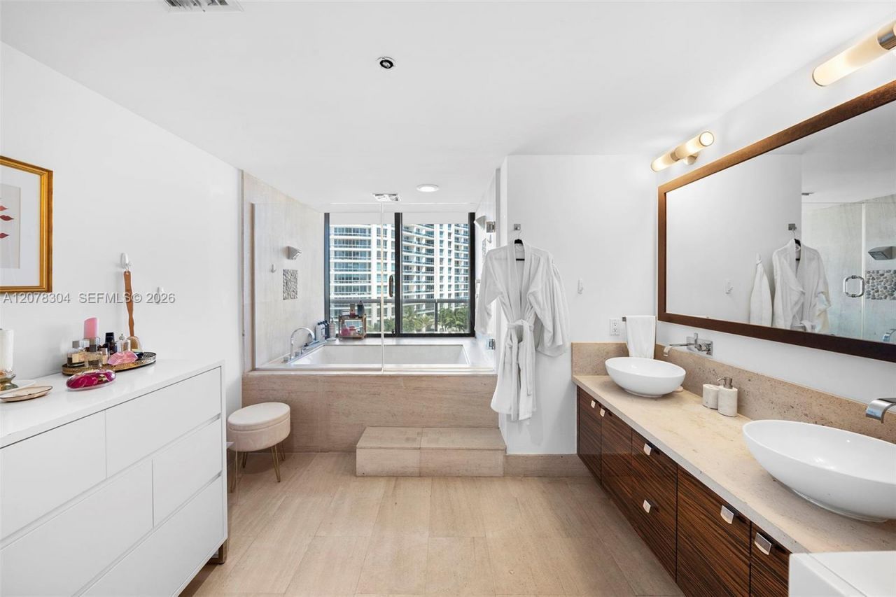 5875 Collins Ave, Unit 1001, Miami Beach, FL 33140 Photo