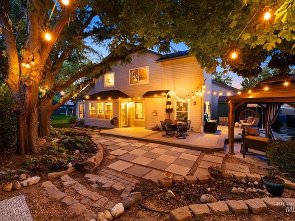 8155 W Burntree Ct, Boise, ID 83704