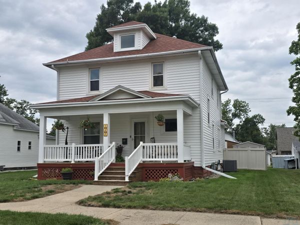 327 1st Ave. NE, LeMars, IA 51031