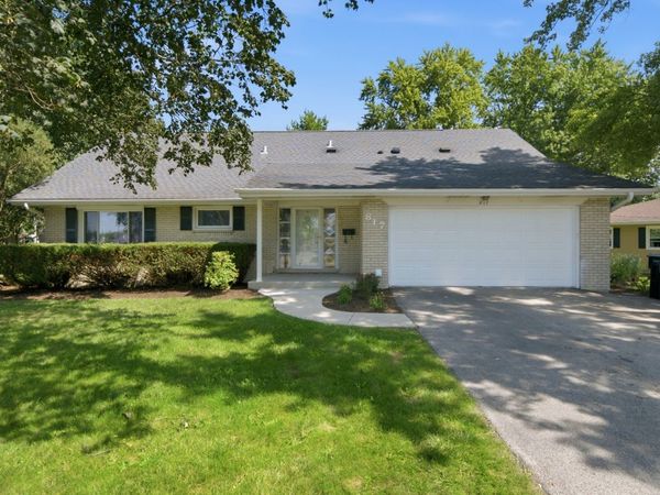 817 Illinois Avenue , Batavia, IL 60510