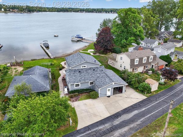 9749 Beverly Drive, Hamburg Township, Mi 48169