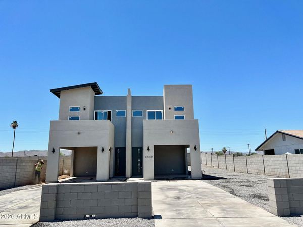 2537 E SOUTHGATE Avenue, Phoenix, AZ 85040
