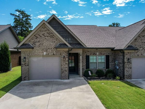 4833 Grove Park Dr NE, Cleveland, TN 37312