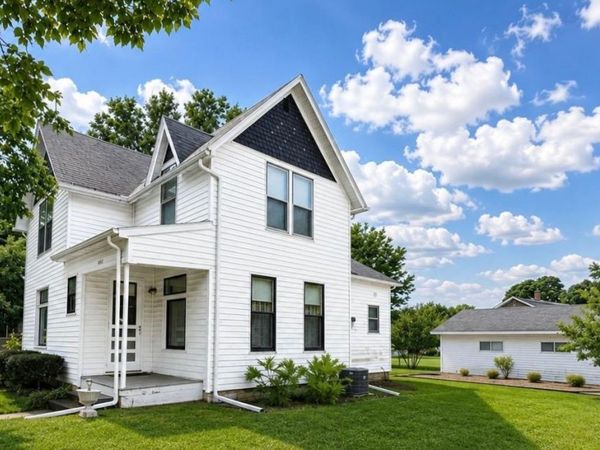 713 N Broadway Street , Le Roy, MN 55951