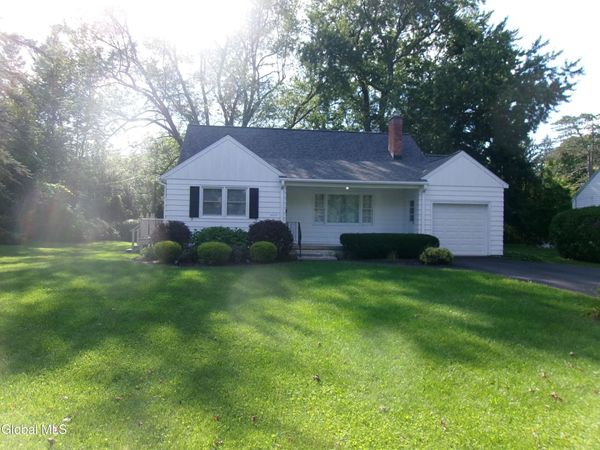 2023 Fairlawn Parkway, Schenectady, NY 12309