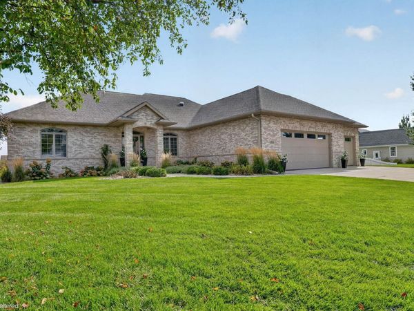 3024 Pendleton Drive, Cedar Falls, IA 50613