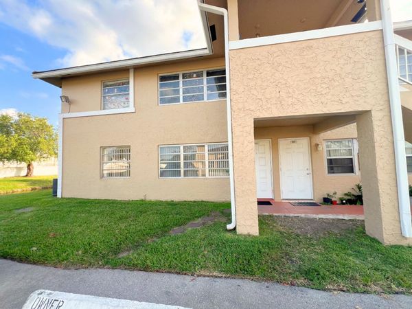 843 Twin Lakes Drive, Unit 30B, Coral Springs, FL 33071