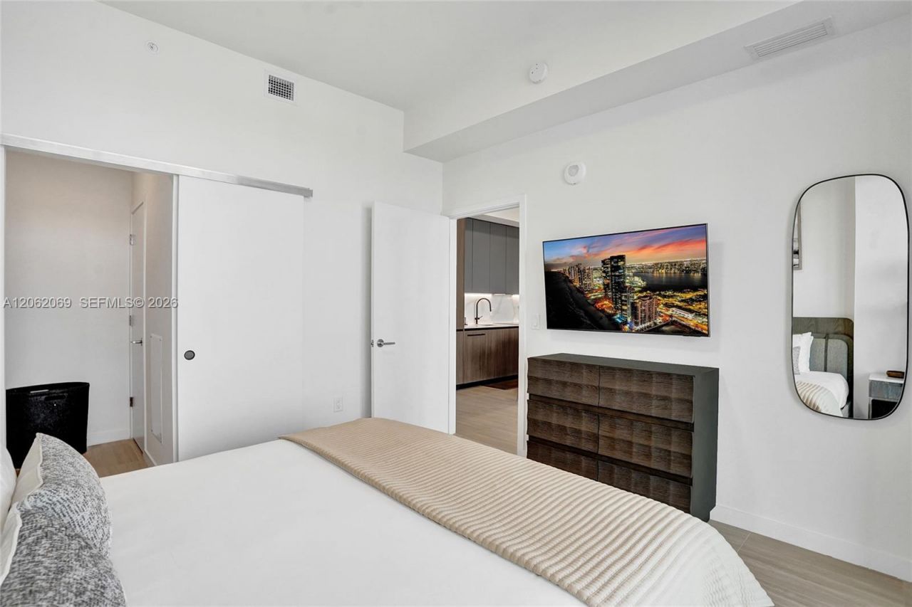 580 72nd St, Unit 1809, Miami Beach, FL 33141 Photo