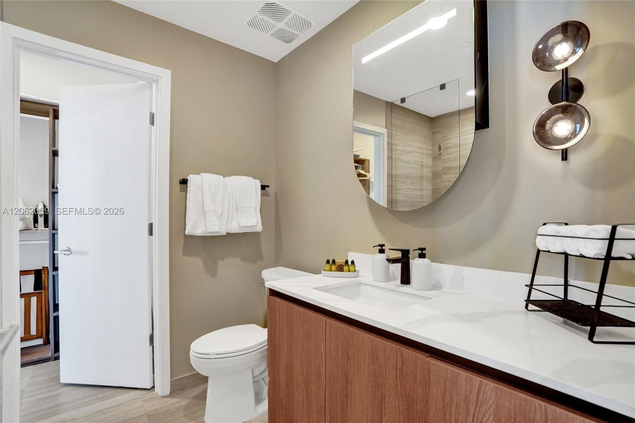 580 72nd St, Unit 1809, Miami Beach, FL 33141 Photo