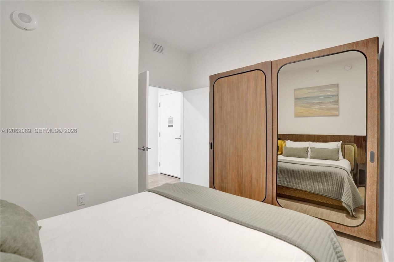 580 72nd St, Unit 1809, Miami Beach, FL 33141 Photo