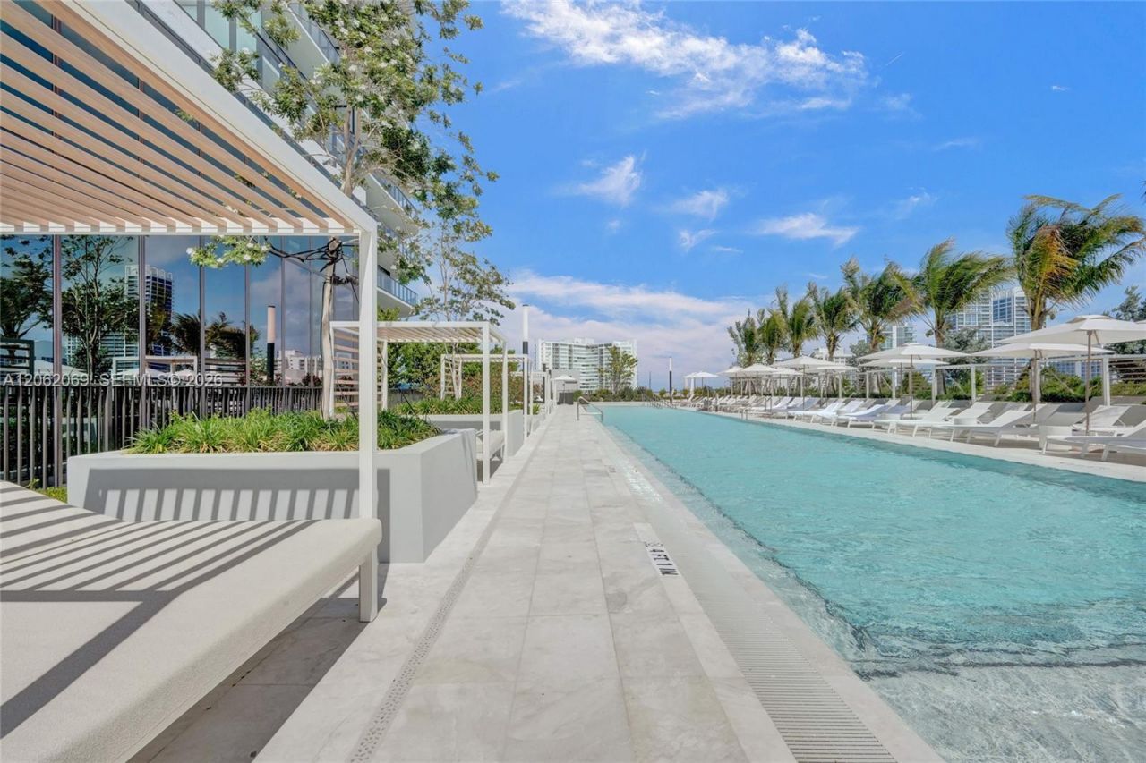 580 72nd St, Unit 1809, Miami Beach, FL 33141 Photo