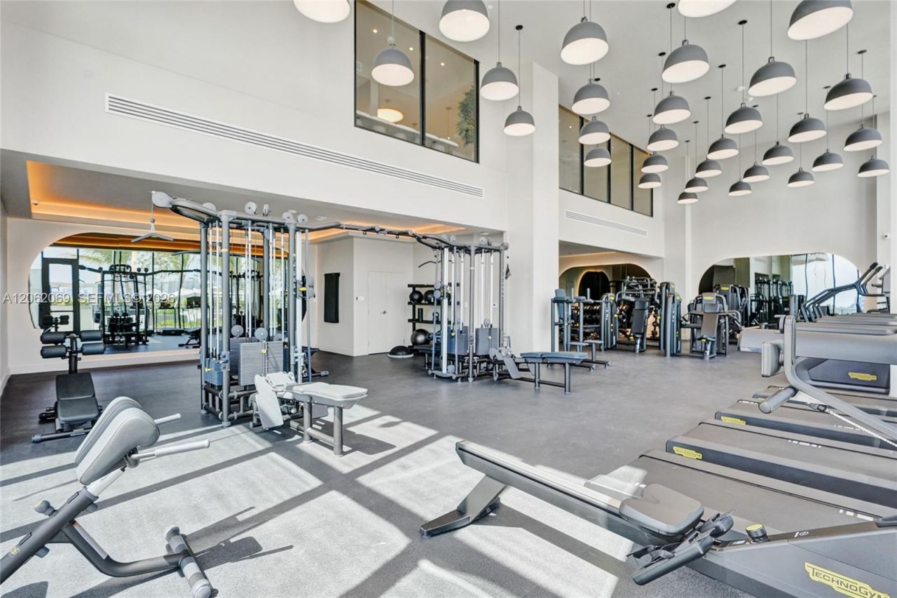 580 72nd St, Unit 1809, Miami Beach, FL 33141 Photo