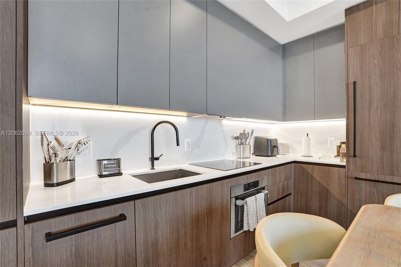 580 72nd St, Unit 1809, Miami Beach, FL 33141 Photo