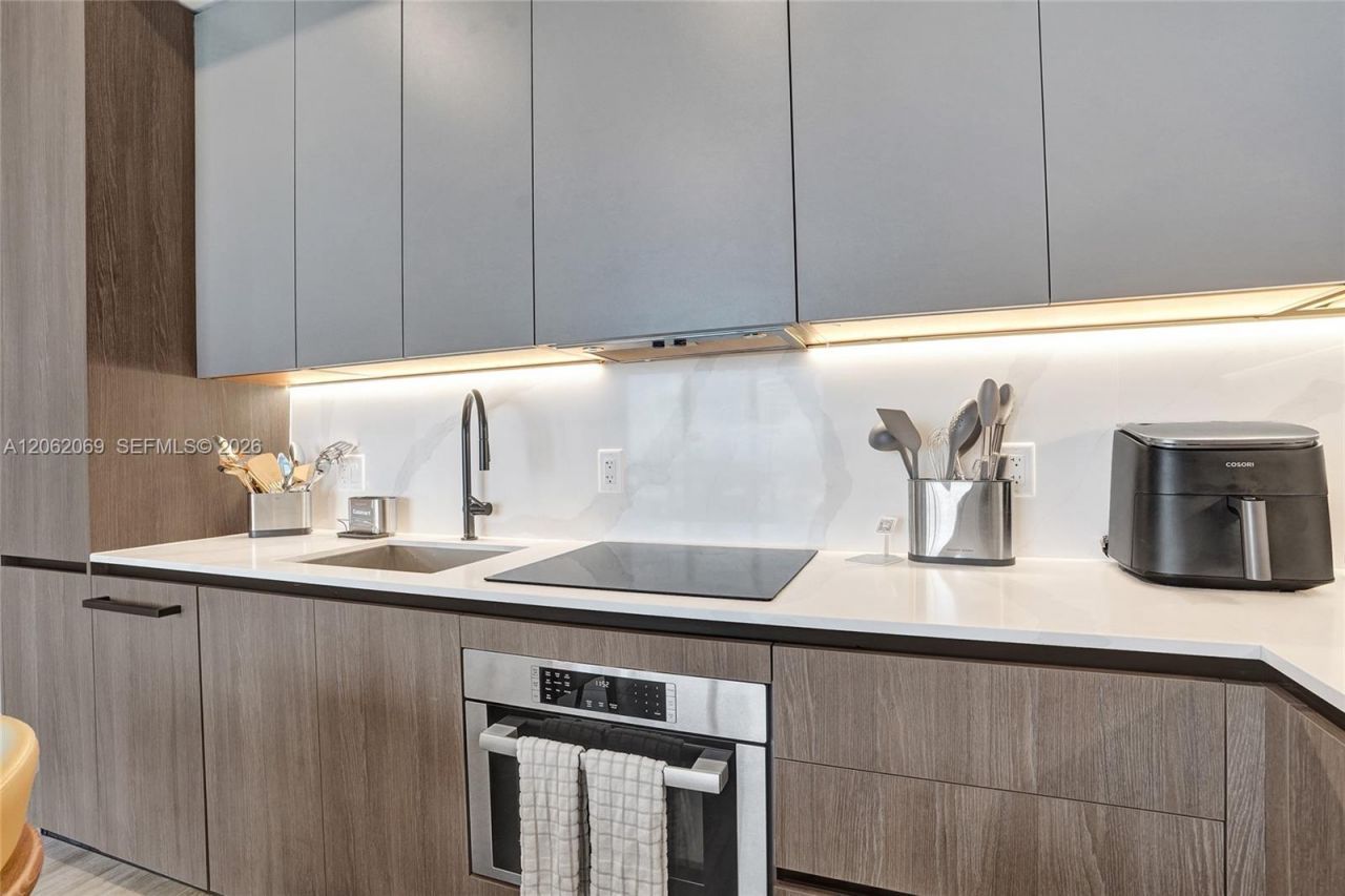 580 72nd St, Unit 1809, Miami Beach, FL 33141 Photo