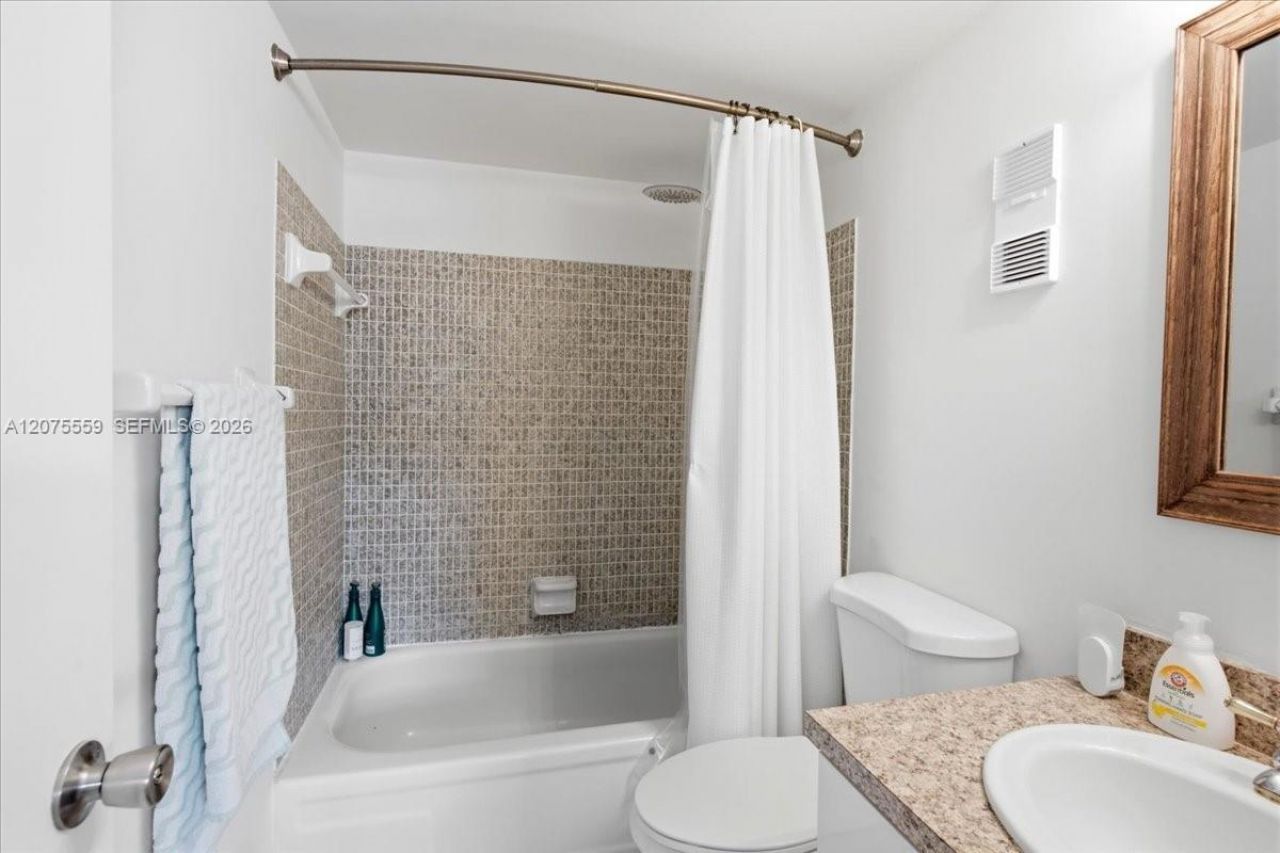 3105 NE 28th St , Unit 1B, Fort Lauderdale, FL 33308 Photo