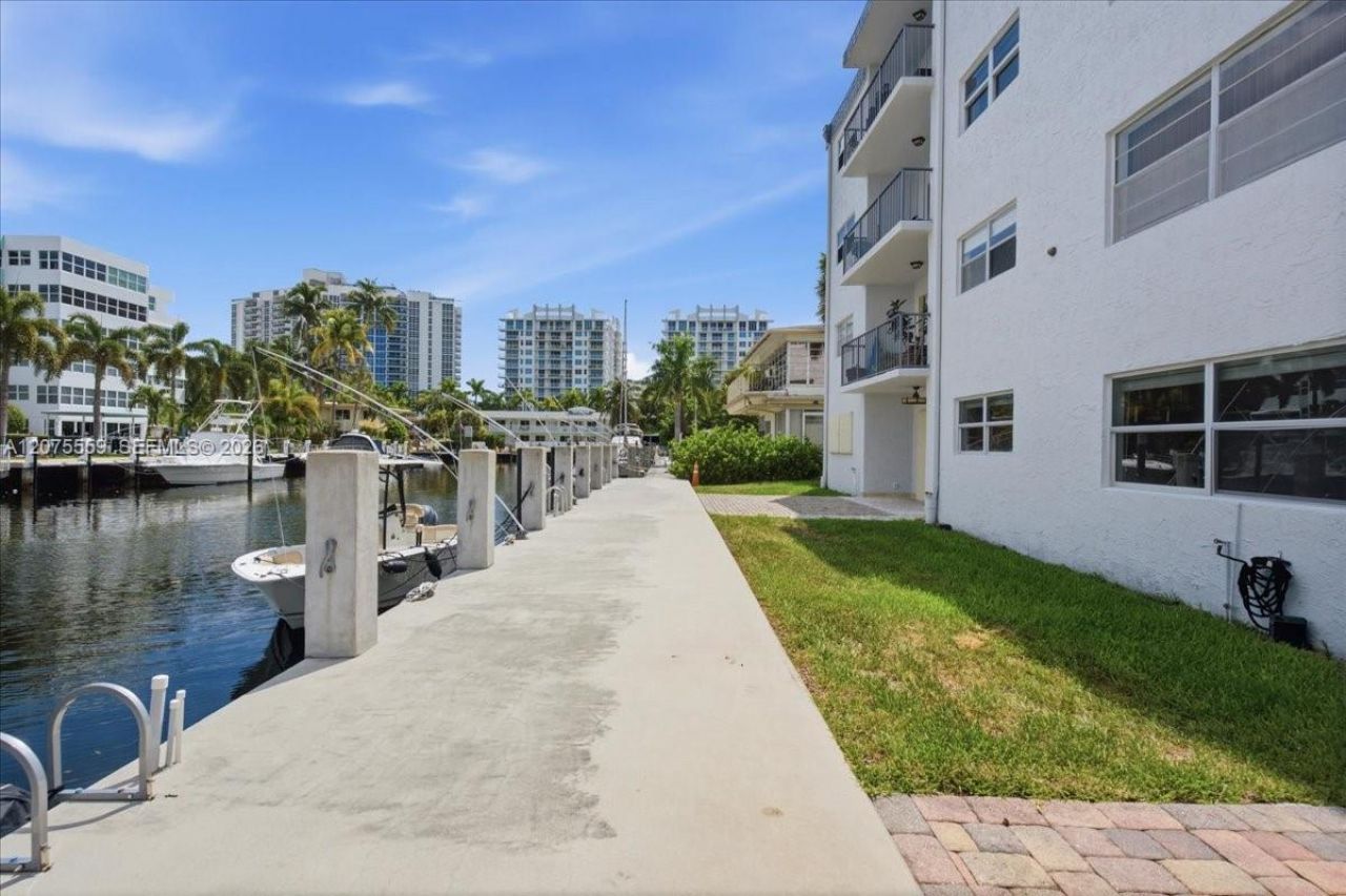 3105 NE 28th St , Unit 1B, Fort Lauderdale, FL 33308 Photo