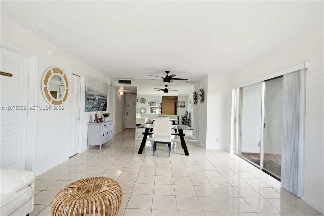3105 NE 28th St , Unit 1B, Fort Lauderdale, FL 33308 Photo