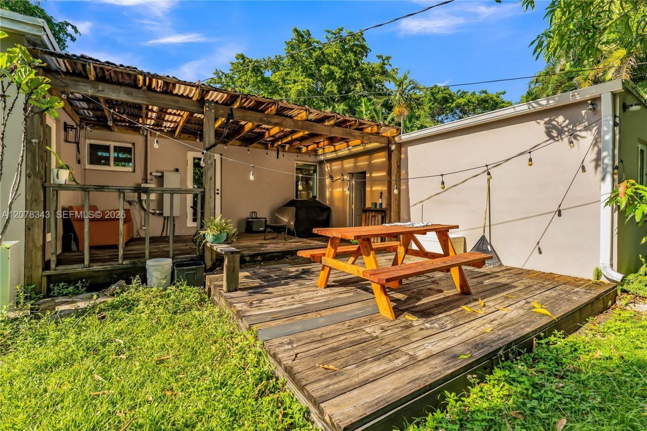 125 NW 88th St, El Portal, FL 33150 Photo
