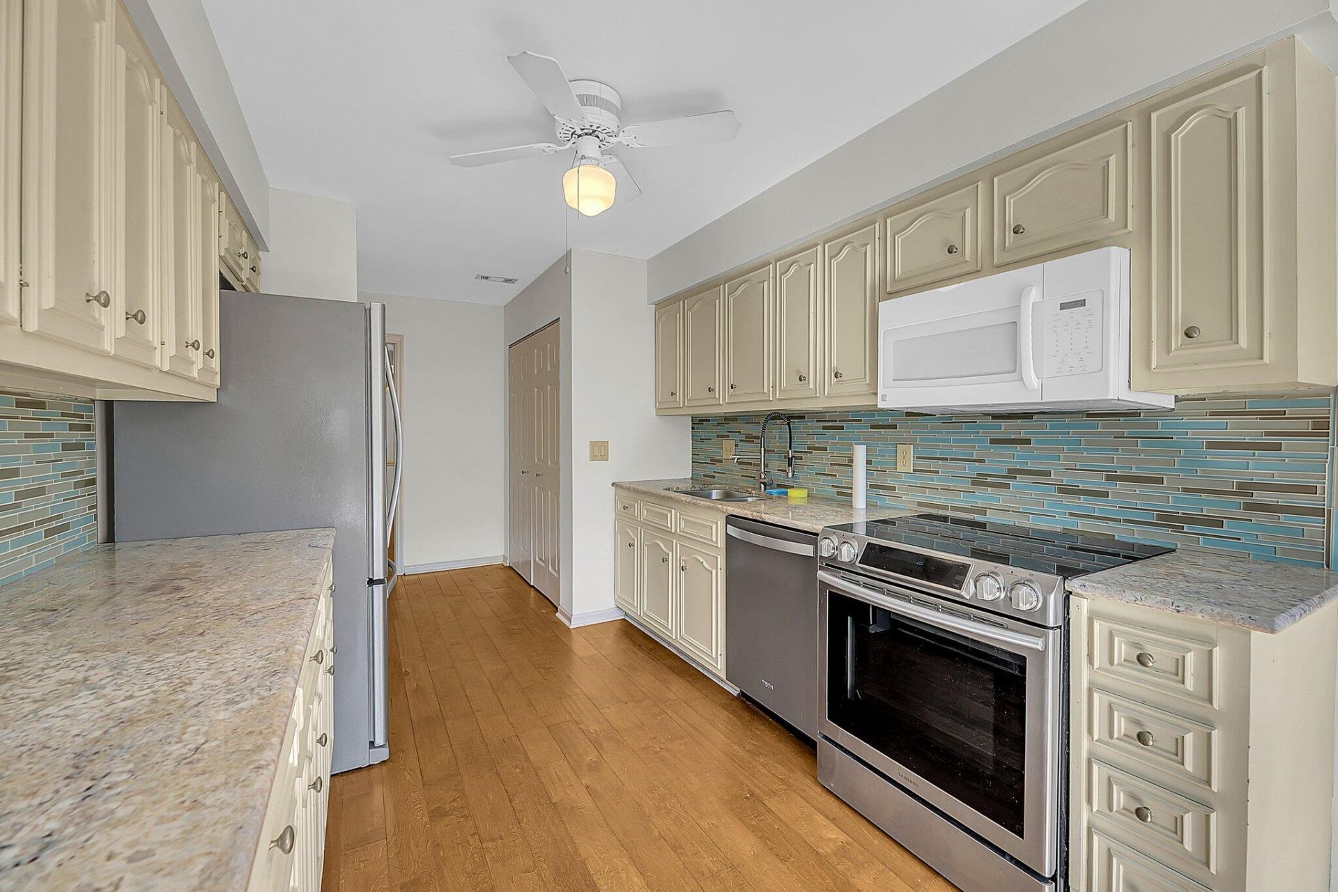 982 Harbor Oaks Drive Photo 14
