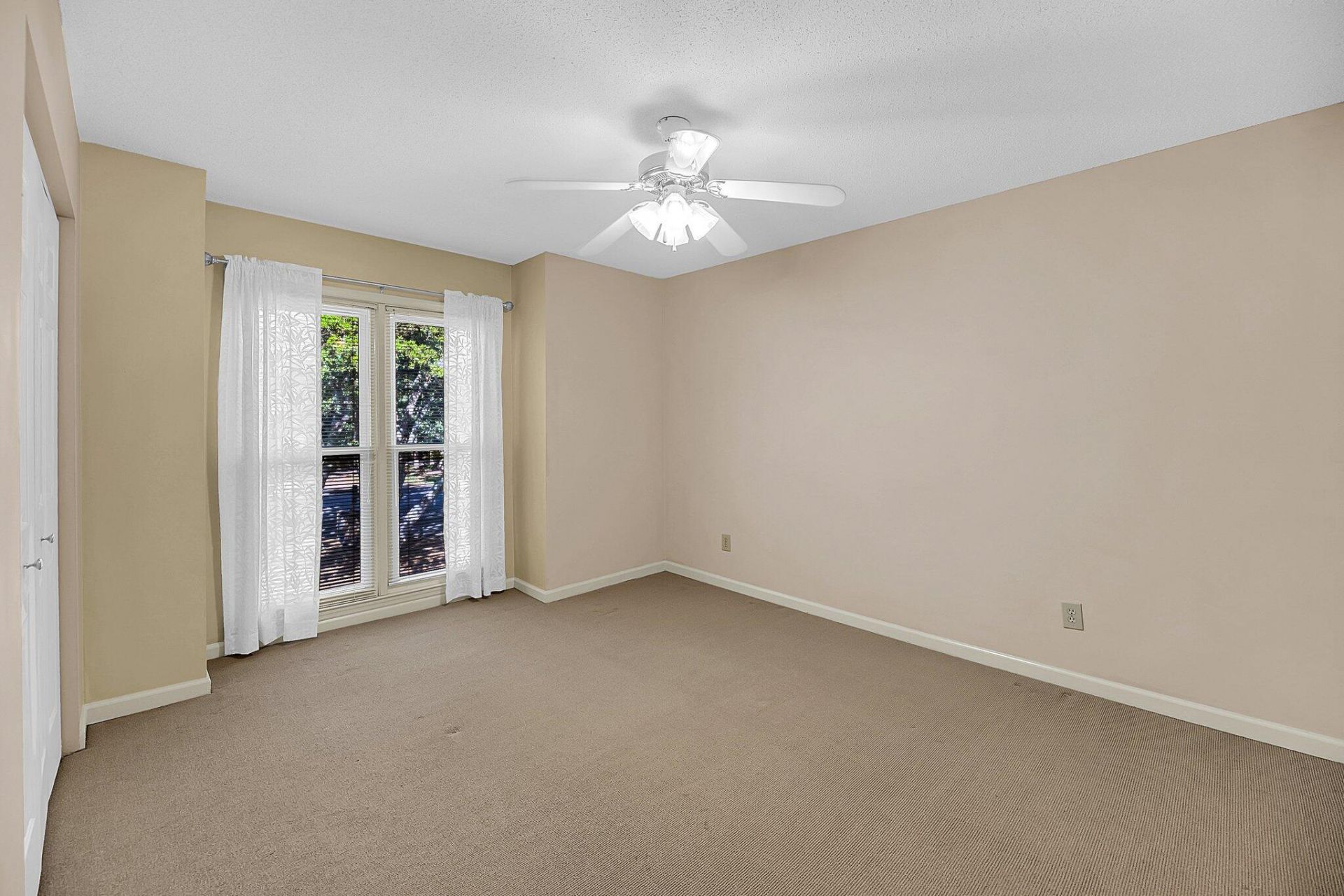 982 Harbor Oaks Drive Photo 21