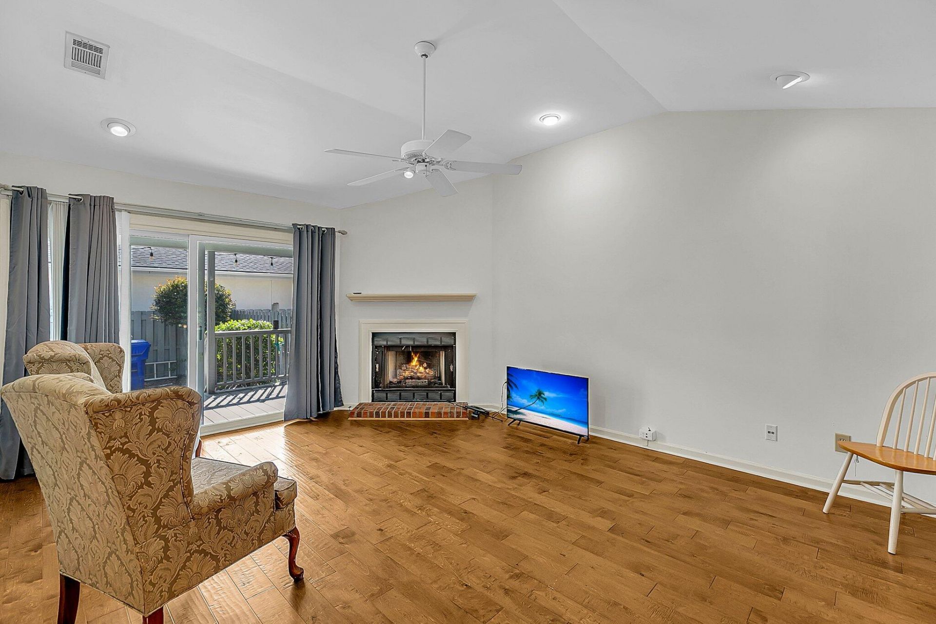 982 Harbor Oaks Drive Photo 8