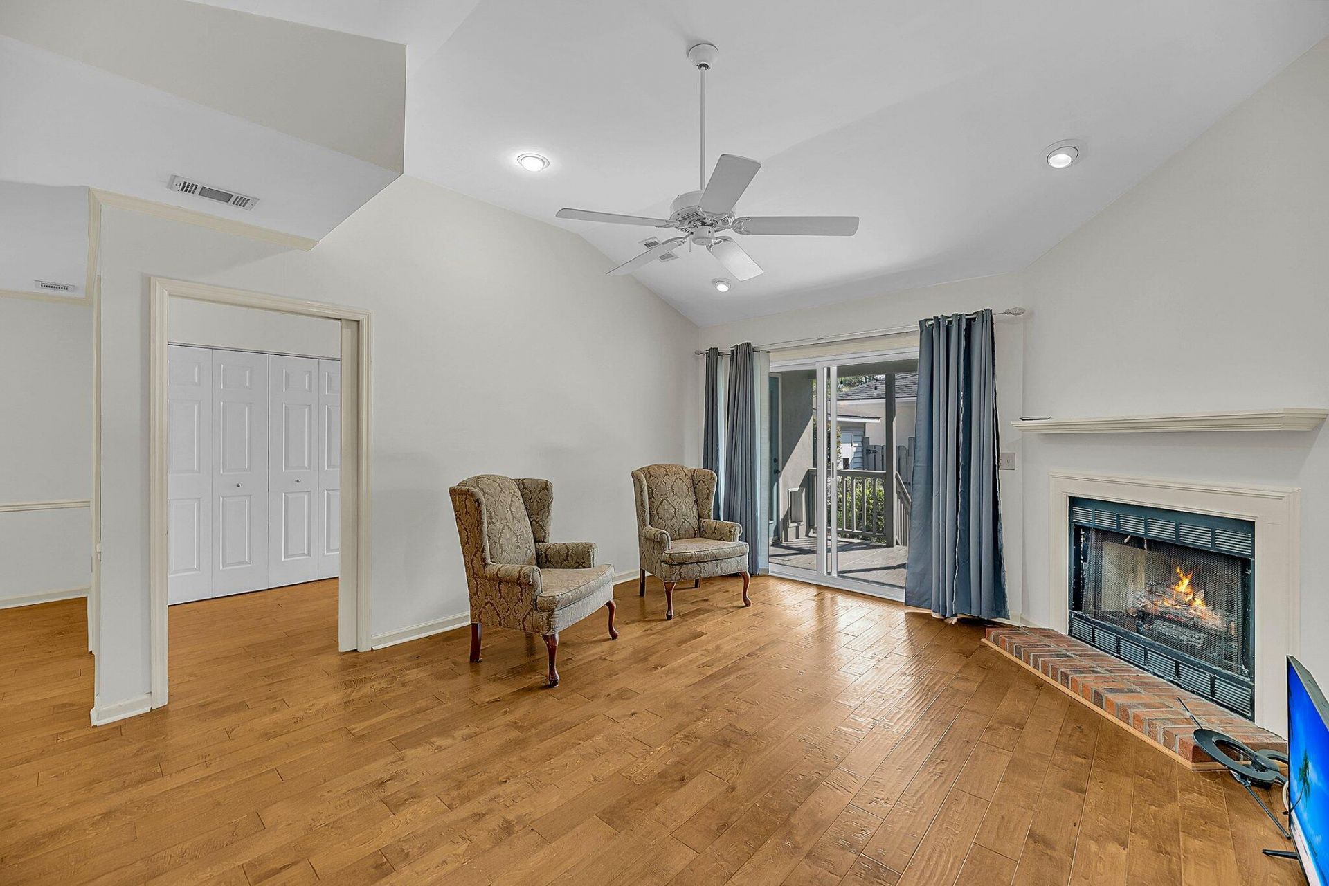 982 Harbor Oaks Drive Photo 9
