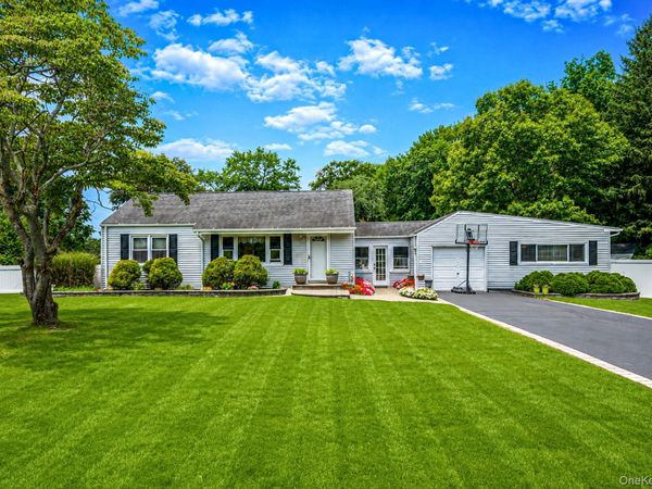 19 Ridgeley Road, Smithtown, NY 11787