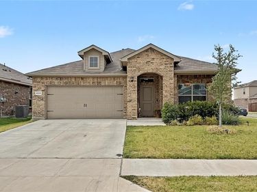 8525 Big Apple Drive, Fort Worth, TX 76179