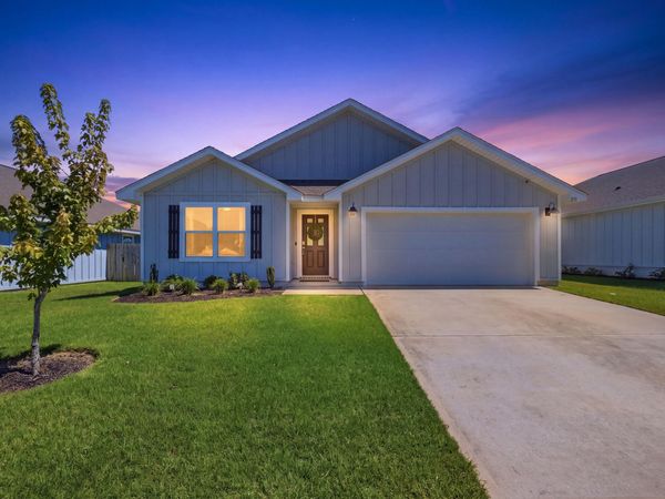 211 Laurel Hill Street, Crestview, FL 32539