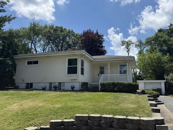 225 Panama Avenue , Hampshire, IL 60140