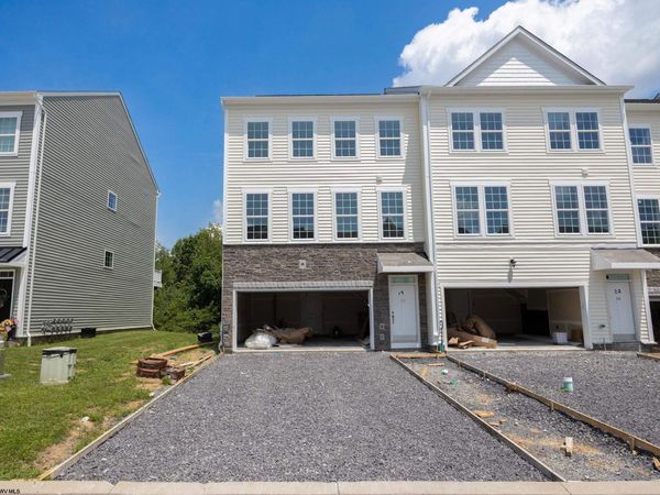 47 Dover Court, Bridgeport, WV 26330