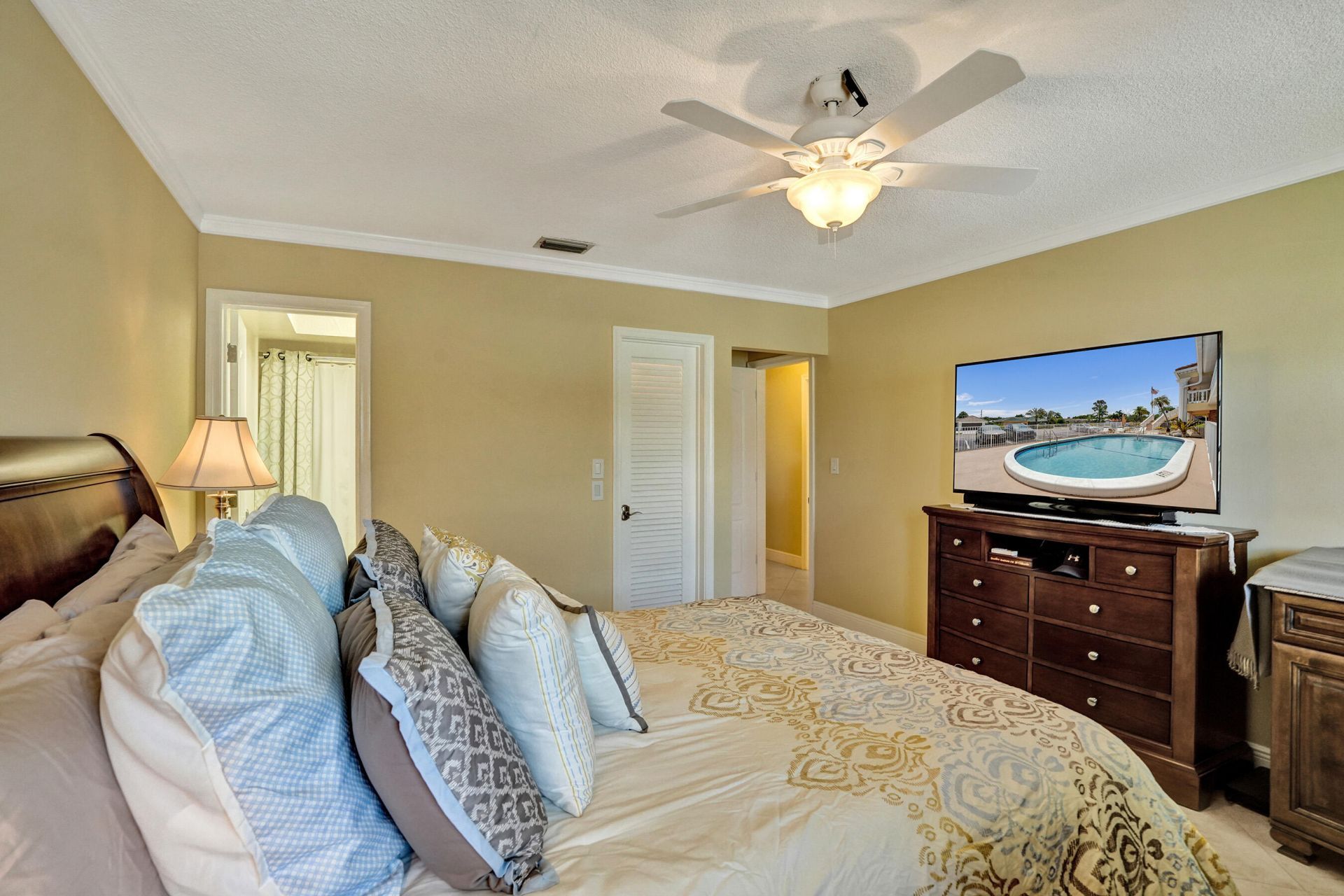 2121 NE 68th Street, Unit 202, Fort Lauderdale, FL 33308 Photo