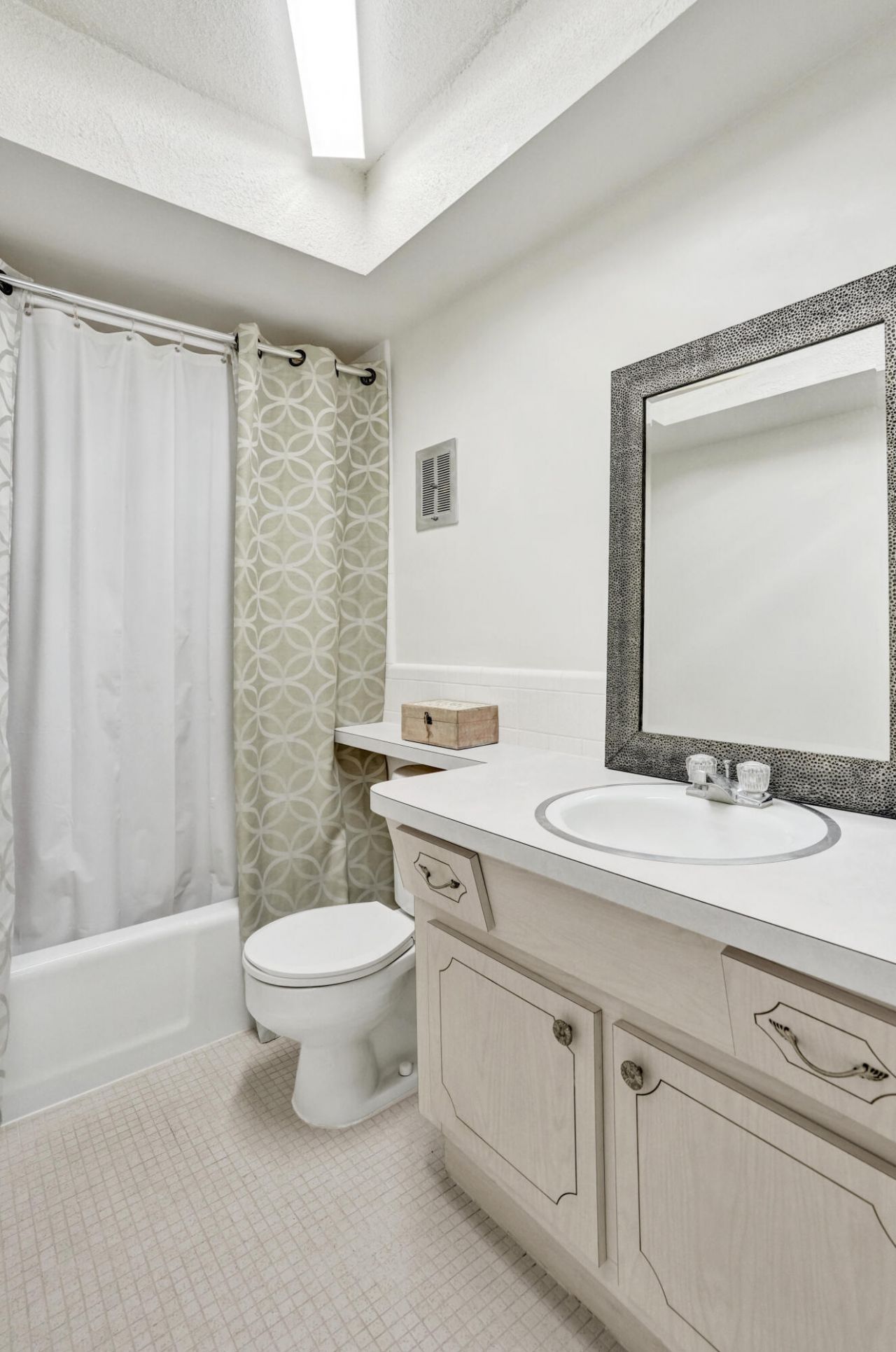 2121 NE 68th Street, Unit 202, Fort Lauderdale, FL 33308 Photo