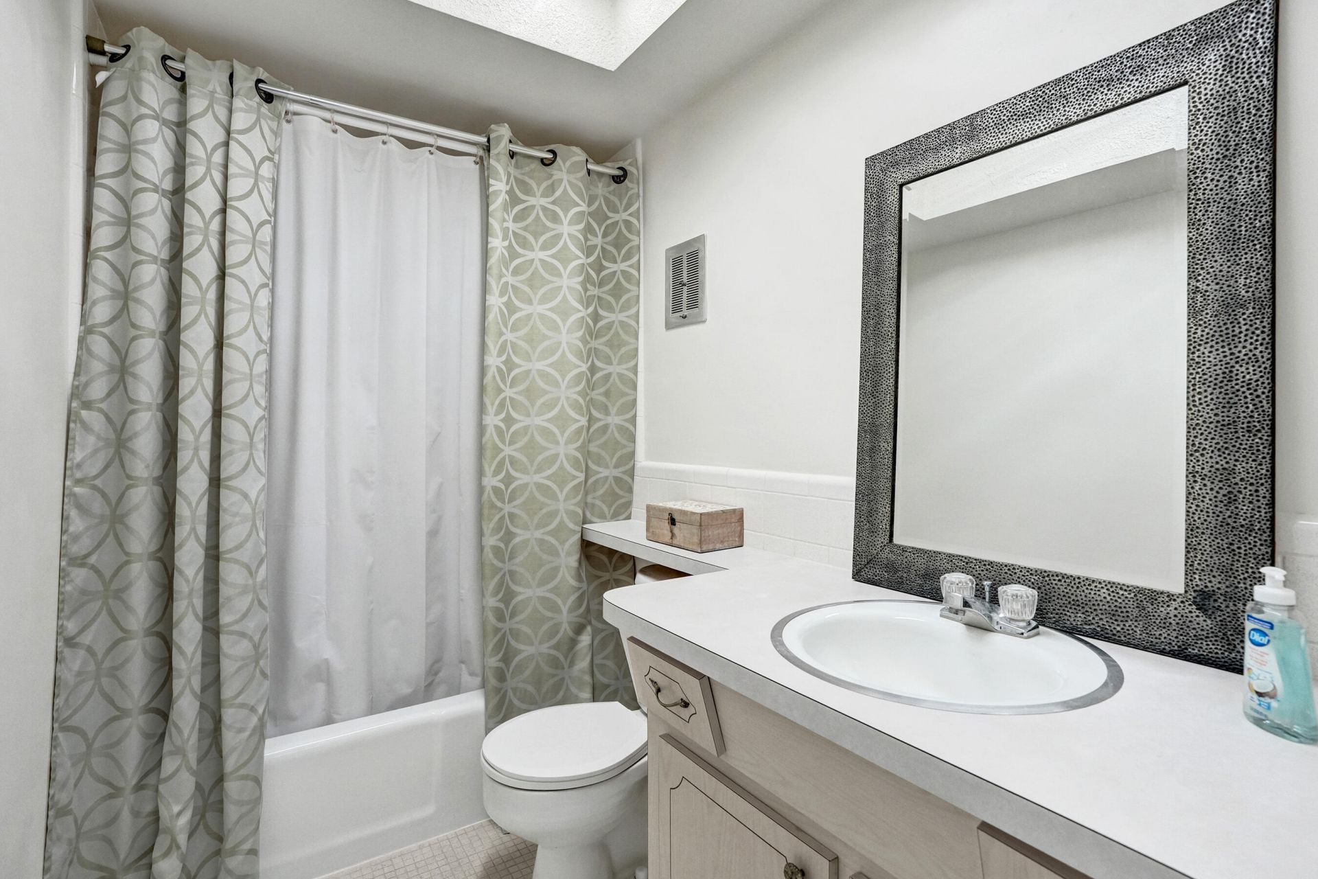 2121 NE 68th Street, Unit 202, Fort Lauderdale, FL 33308 Photo