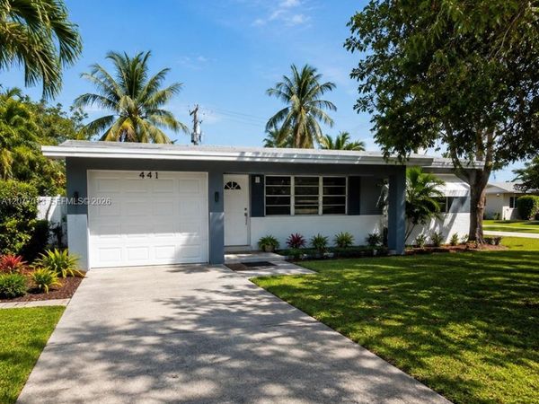 441 SW 10th Ter, Hallandale Beach, FL 33009