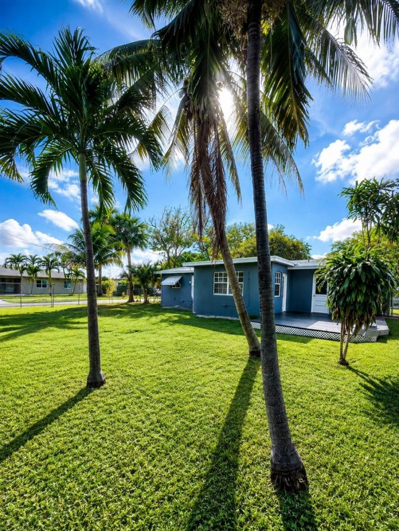 441 SW 10th Ter, Hallandale Beach, FL 33009 Photo