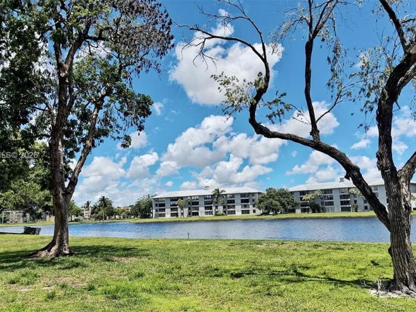 9420 Poinciana Pl , Unit 206, Davie, FL 33324