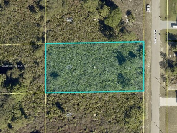 1417 Edison Ave , Lehigh Acres, FL 33972