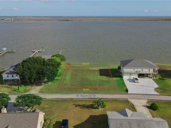 1664 W Bayshore Drive, Palacios, TX 77465