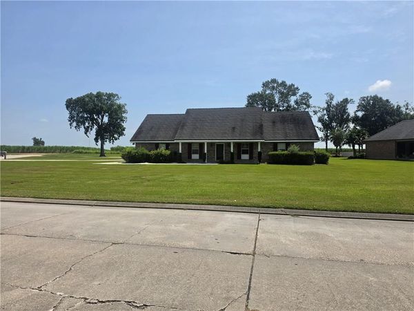 203 EAST PLATER Drive , Thibodaux, LA 70301