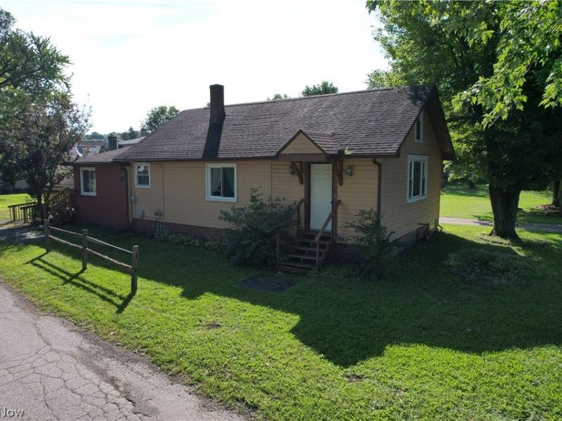 4900 Wiseland Avenue SE, Canton, OH 44707 Photo 2