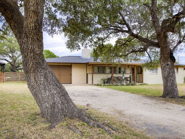 117 HILLTOP DR, Kerrville, TX 78028