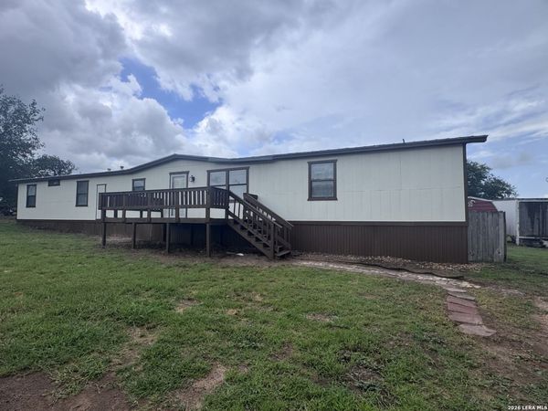 148 HICKORY HILL DR, La Vernia, TX 78121