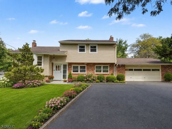 11 Dolly Dr, Parsippany-Troy Hills, NJ 07054