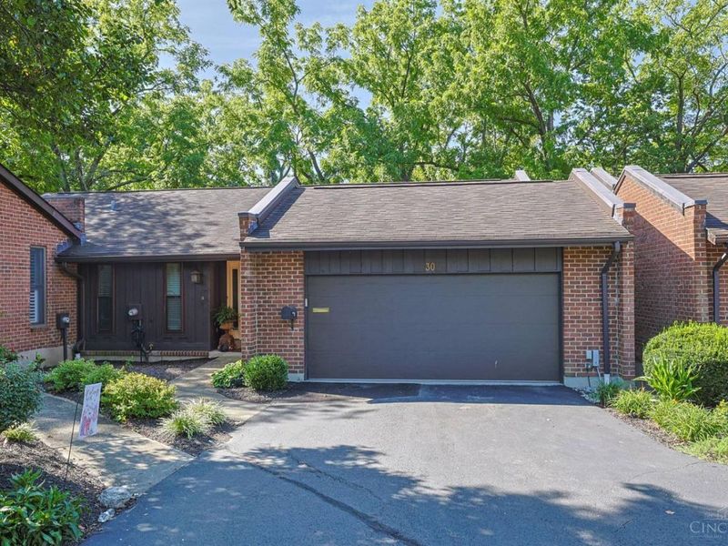 30 Brandywine Drive, Glendale, OH 45246 Photo 2