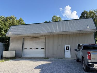 9071 N N HWY 421 , McKee, KY 40447