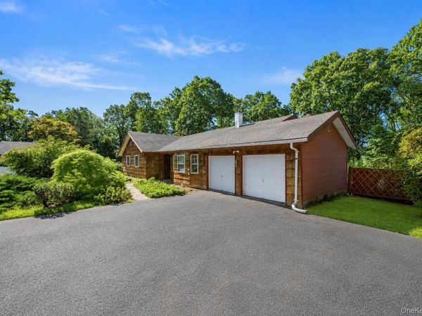 2 Ira Court , Manorville, NY 11949