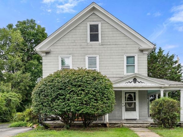 44 Grove St, Leicester, MA 01524